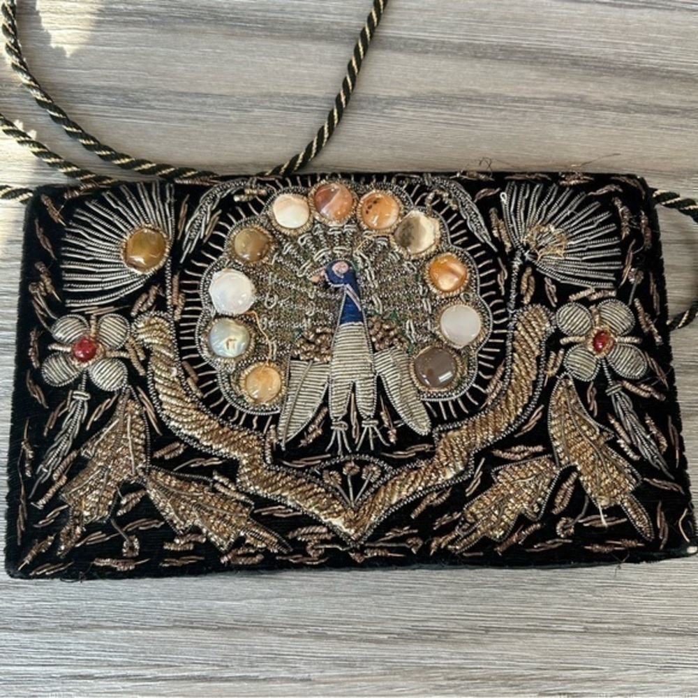 ๐ Black Velvet Vintage Handbag, Embroidered, peacock ๐ฆ , Shoulder Strap - Picture 2 of 7